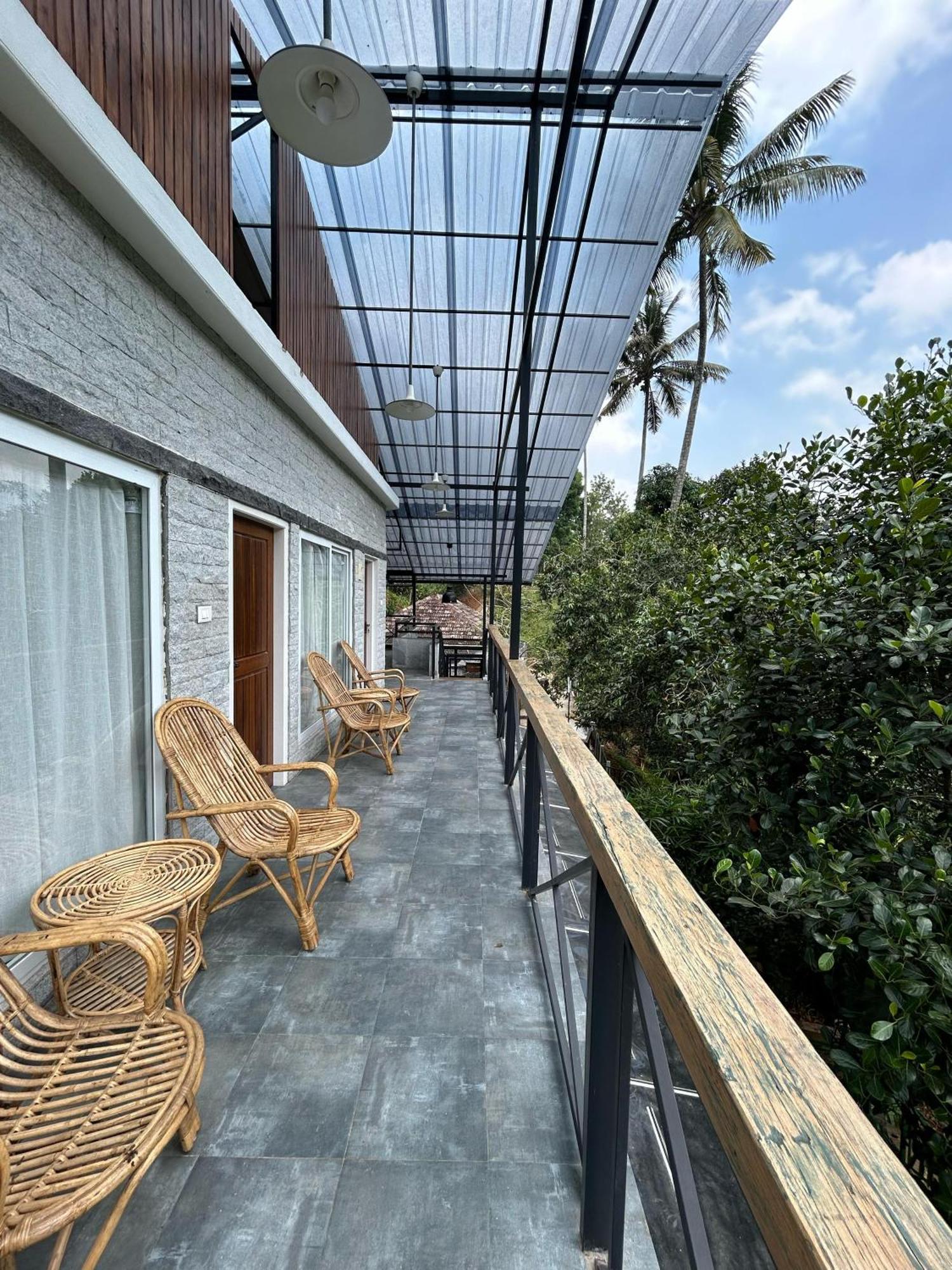 Kv By Halcyon Traveltech Apartment Anachal Ngoại thất bức ảnh