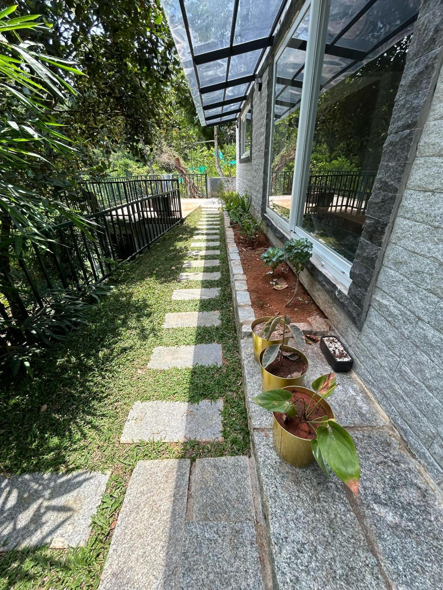 Kv By Halcyon Traveltech Apartment Anachal Ngoại thất bức ảnh