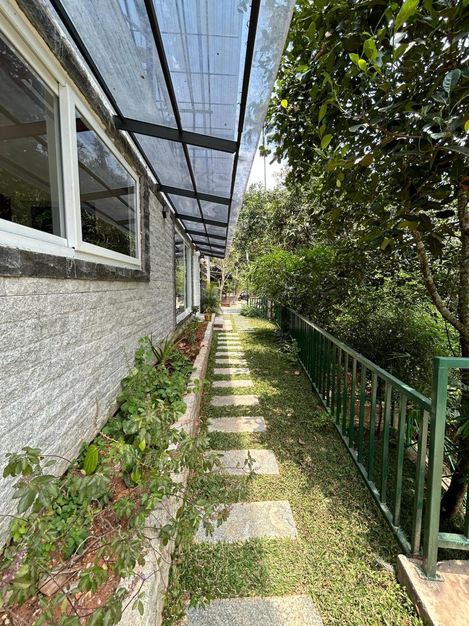 Kv By Halcyon Traveltech Apartment Anachal Ngoại thất bức ảnh