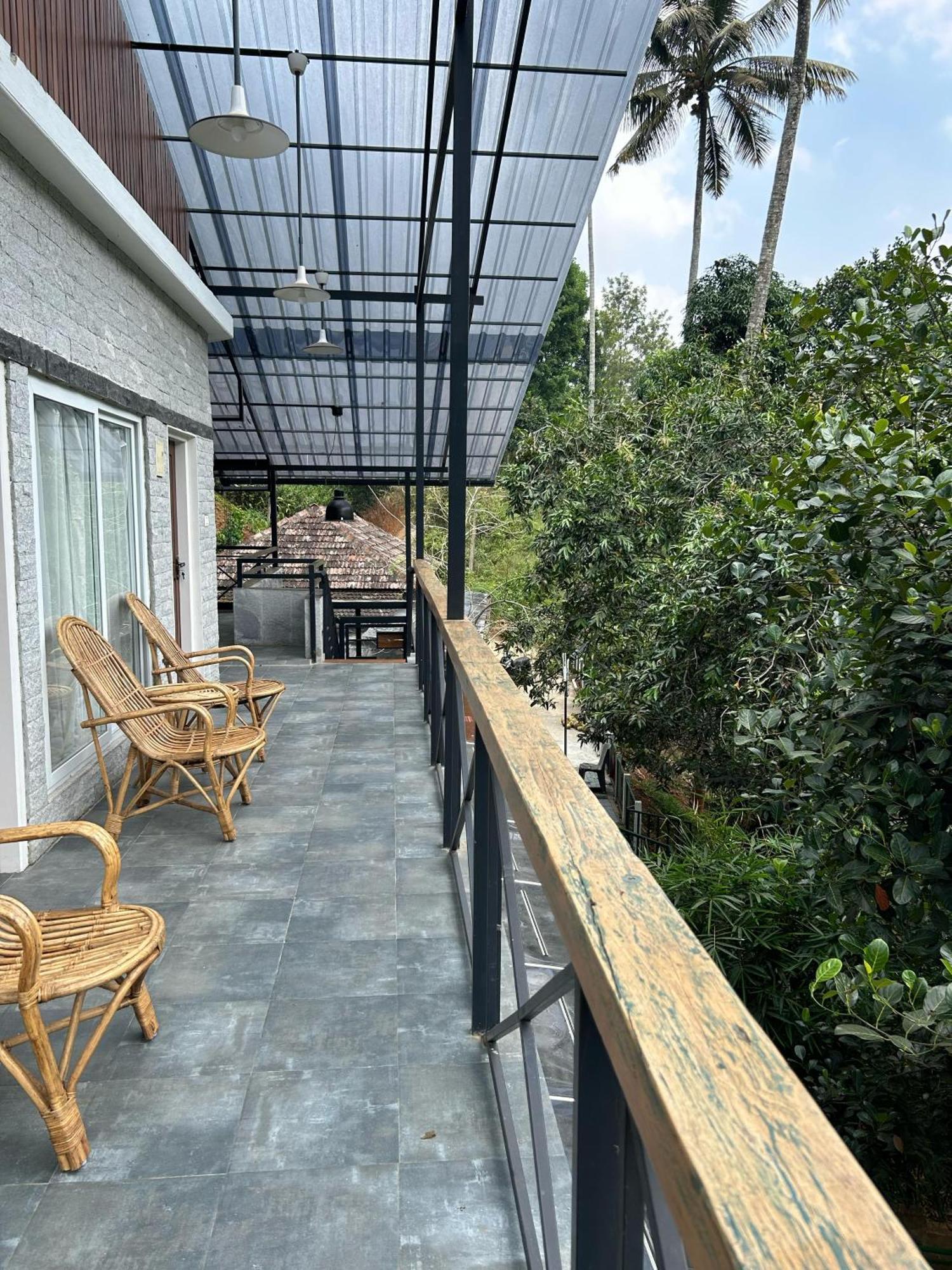 Kv By Halcyon Traveltech Apartment Anachal Ngoại thất bức ảnh